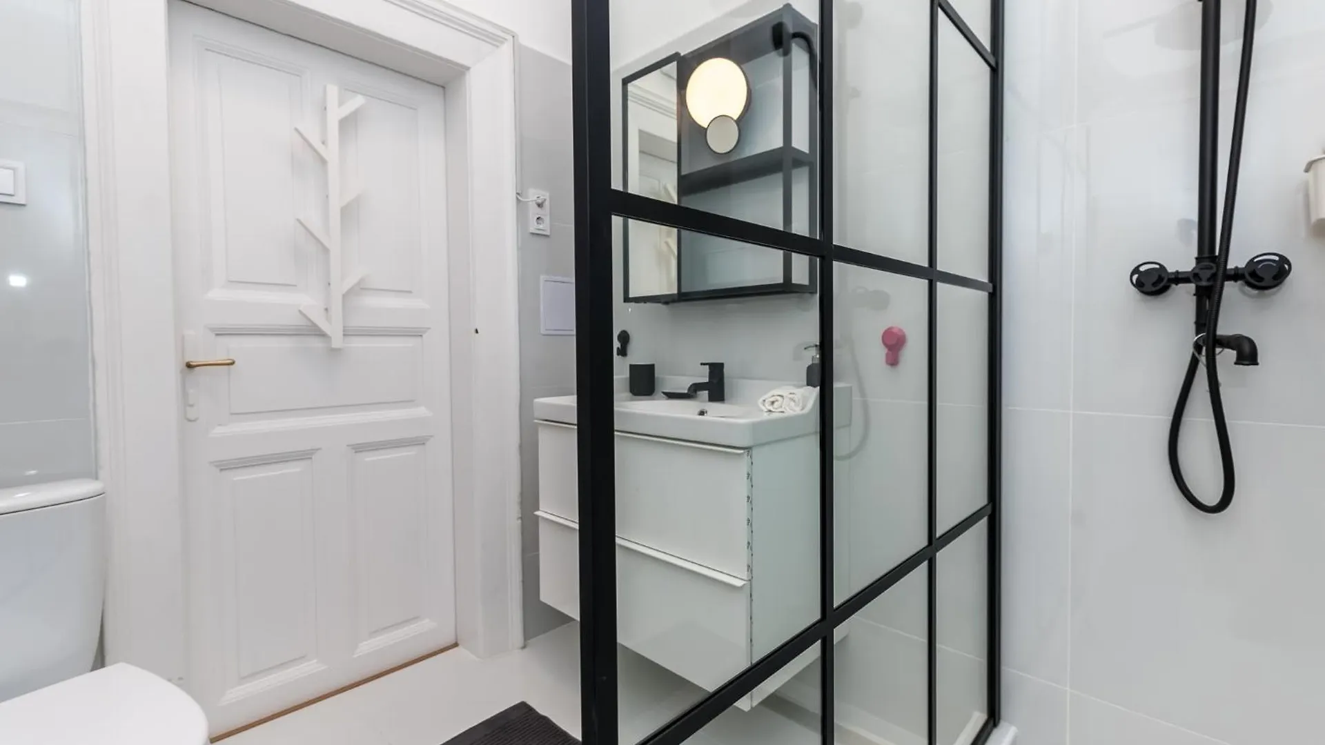Gozsdu Court Bismarck Apartment Budapest