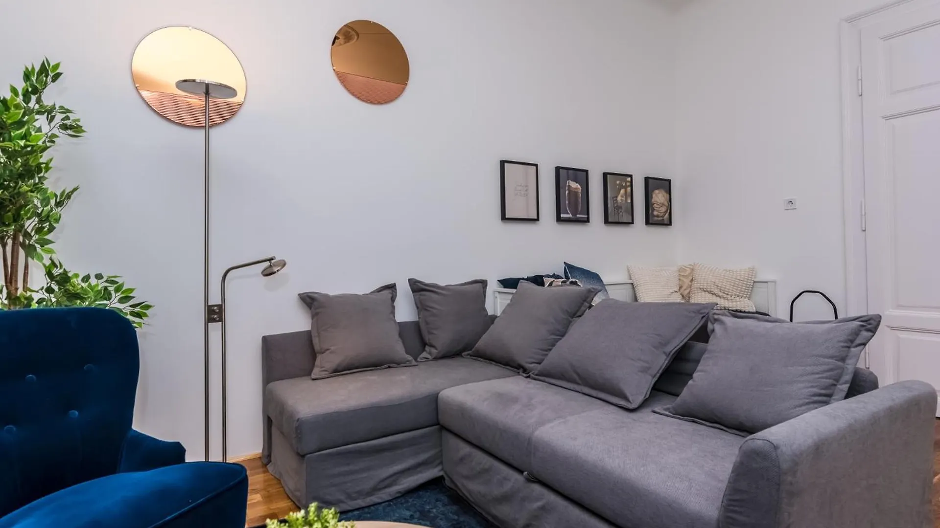 Gozsdu Court Bismarck Apartment Budapest