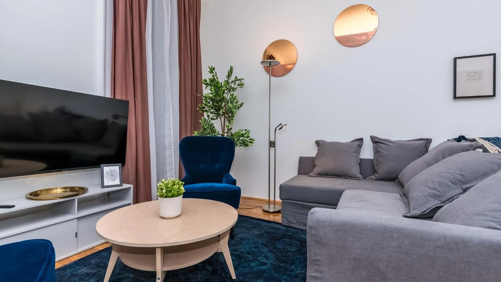 Gozsdu Court Bismarck Apartment Budapest