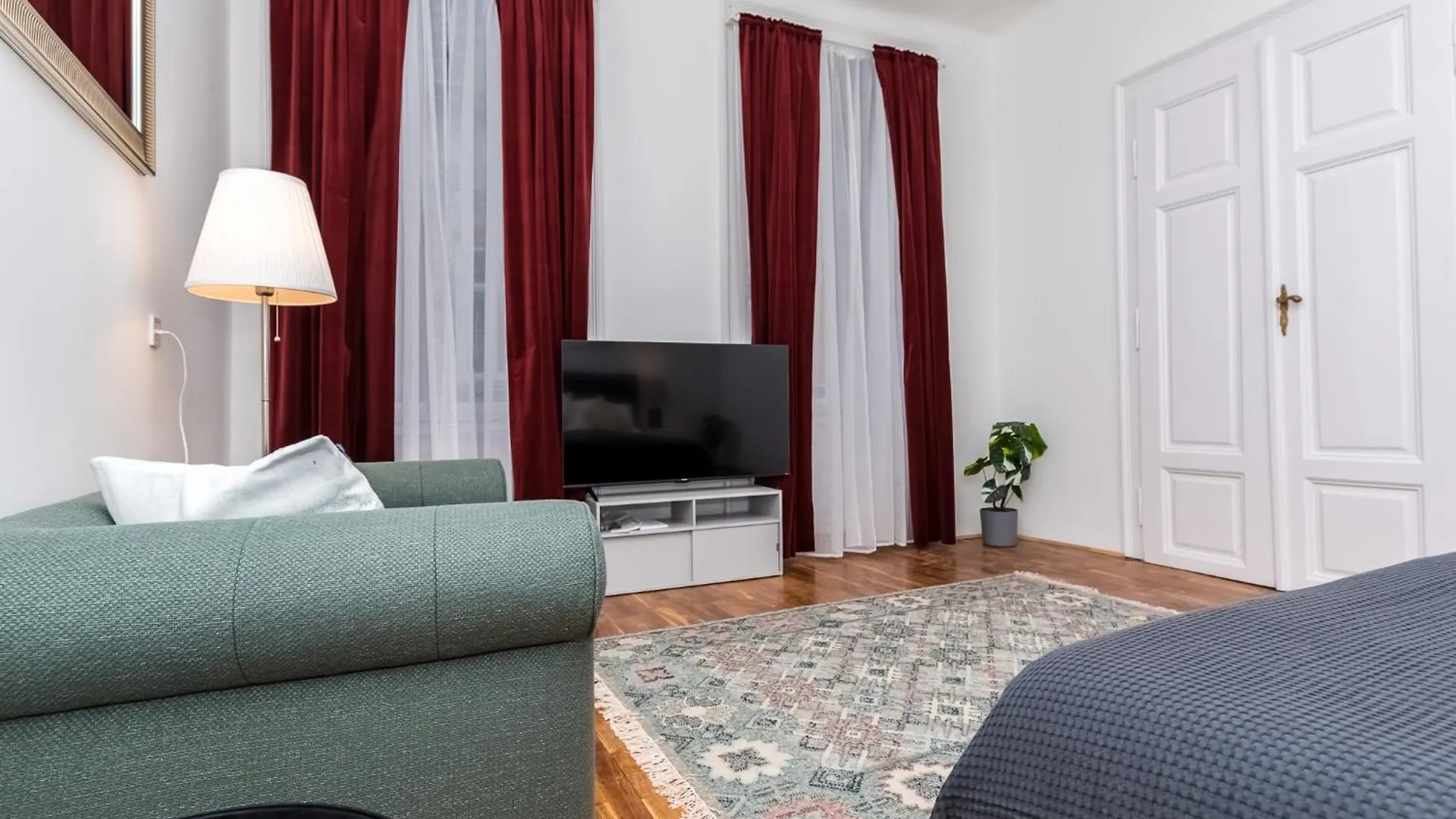 Gozsdu Court Bismarck Apartment Budapest