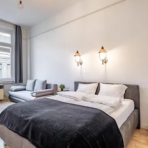 Luxurious At Center Apartamento