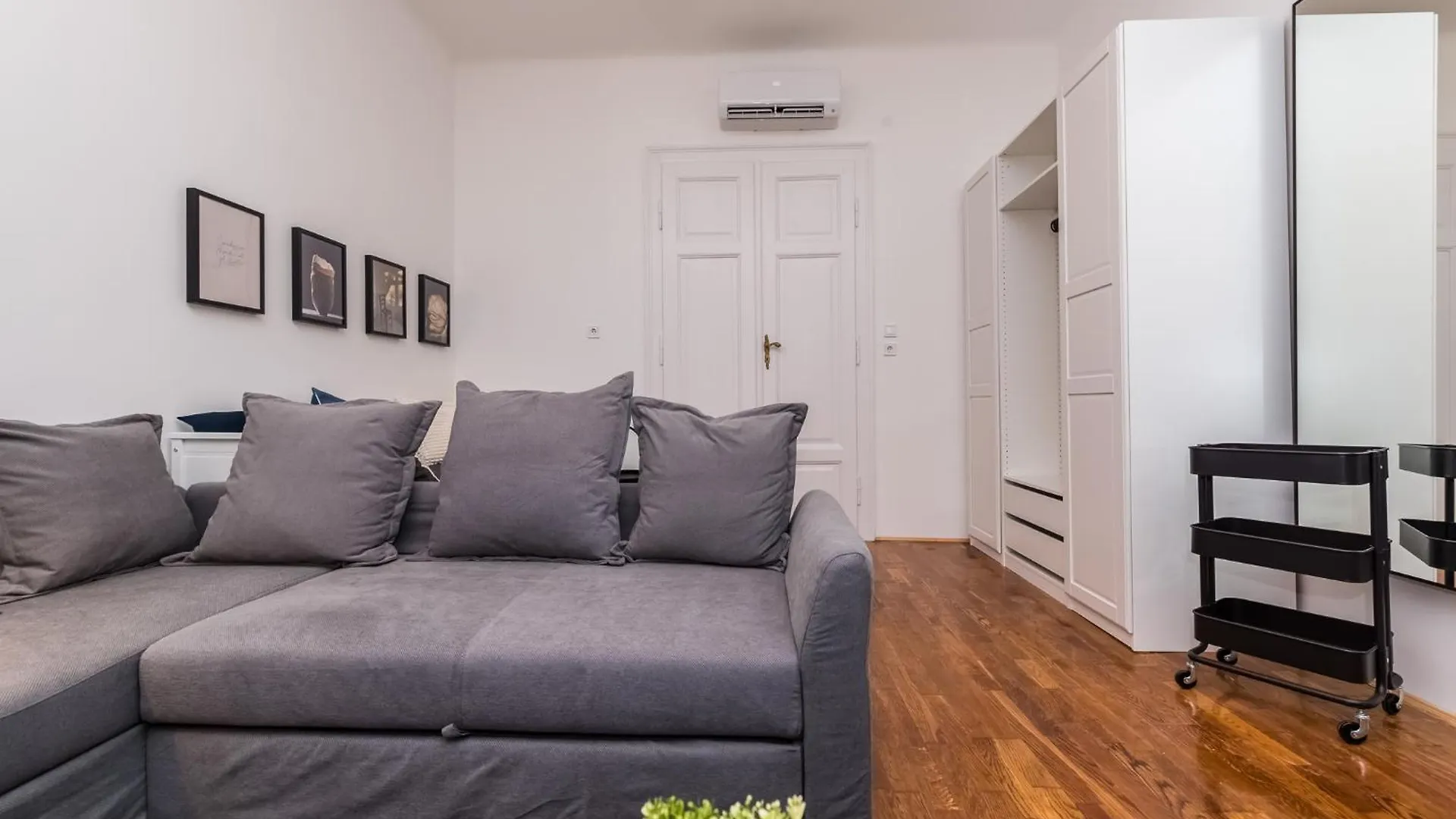 Gozsdu Court Bismarck Apartment Budapest